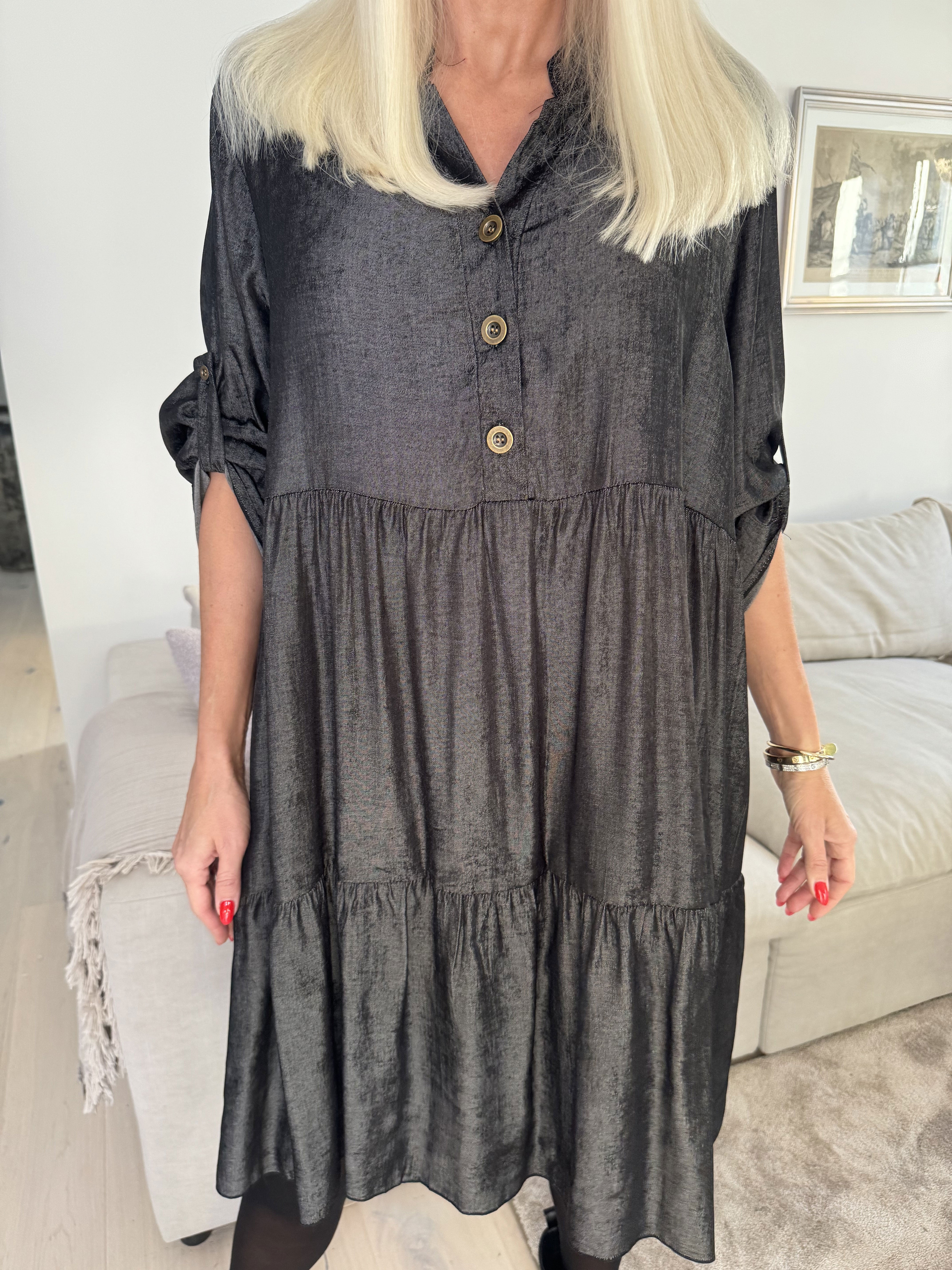 Milano Denim Midi - Sød kjole i viskose med lag på lag look